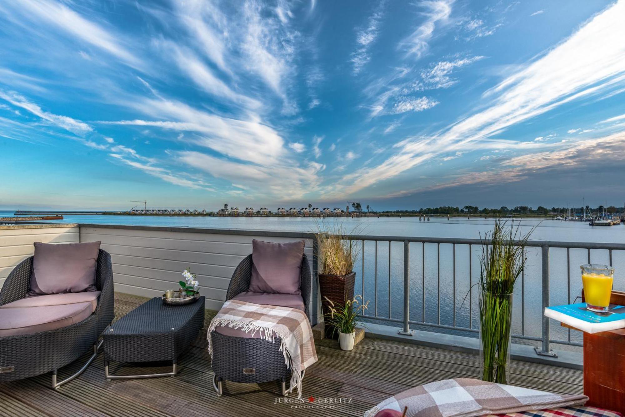 Quarterdeck Apartment *